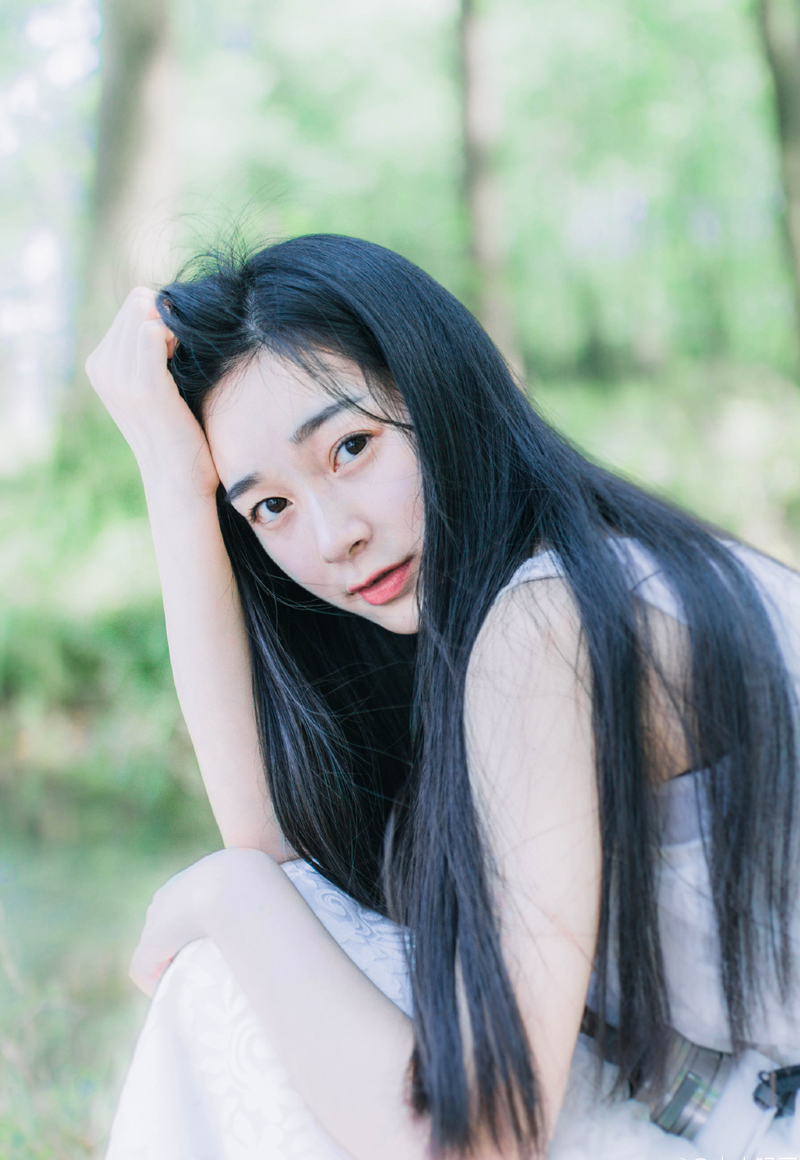 “这一仗，对周瑜来说很重要，若赢了，有了荆州这块地方，可以缓和江东内部的矛盾，但如果败了，江东内部矛盾日益激化，而他的存在，就成了这个矛盾的焦点，所以……”贾诩没有说完，而是微笑着看向吕布。